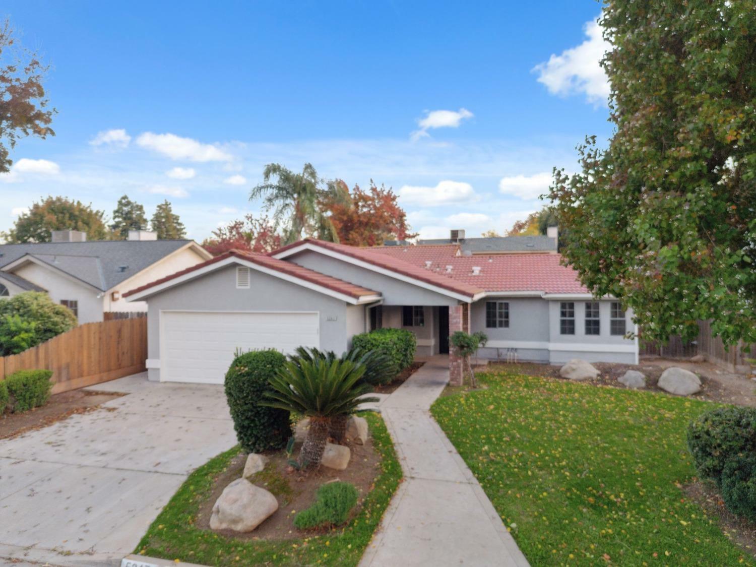 Property Photo:  5247 W Los Altos Avenue  CA 93722 