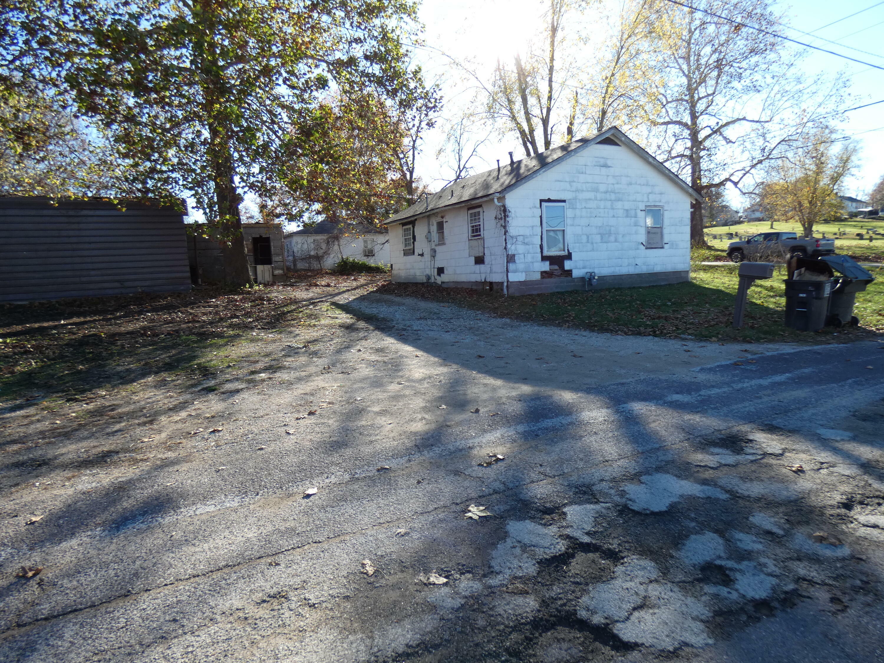 Property Photo:  302 E 1st Street  MO 65251 