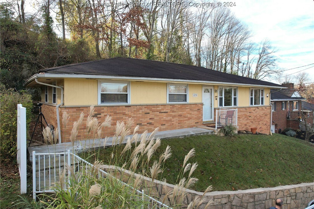 Property Photo:  1570 Smith Road  WV 25314 