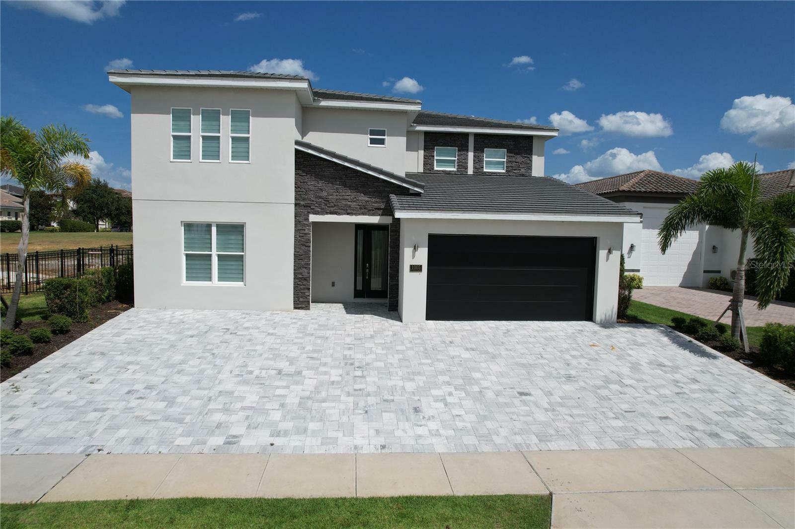 Property Photo:  1005 Coyote Creek Way  FL 34747 