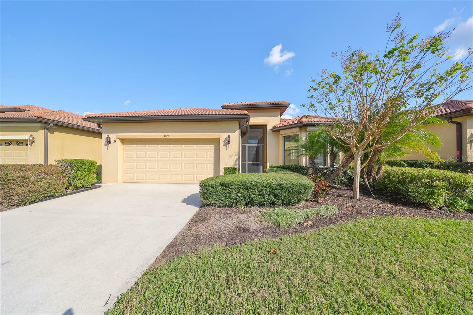 Property Photo:  5721 Sunset Falls Drive  FL 33572 