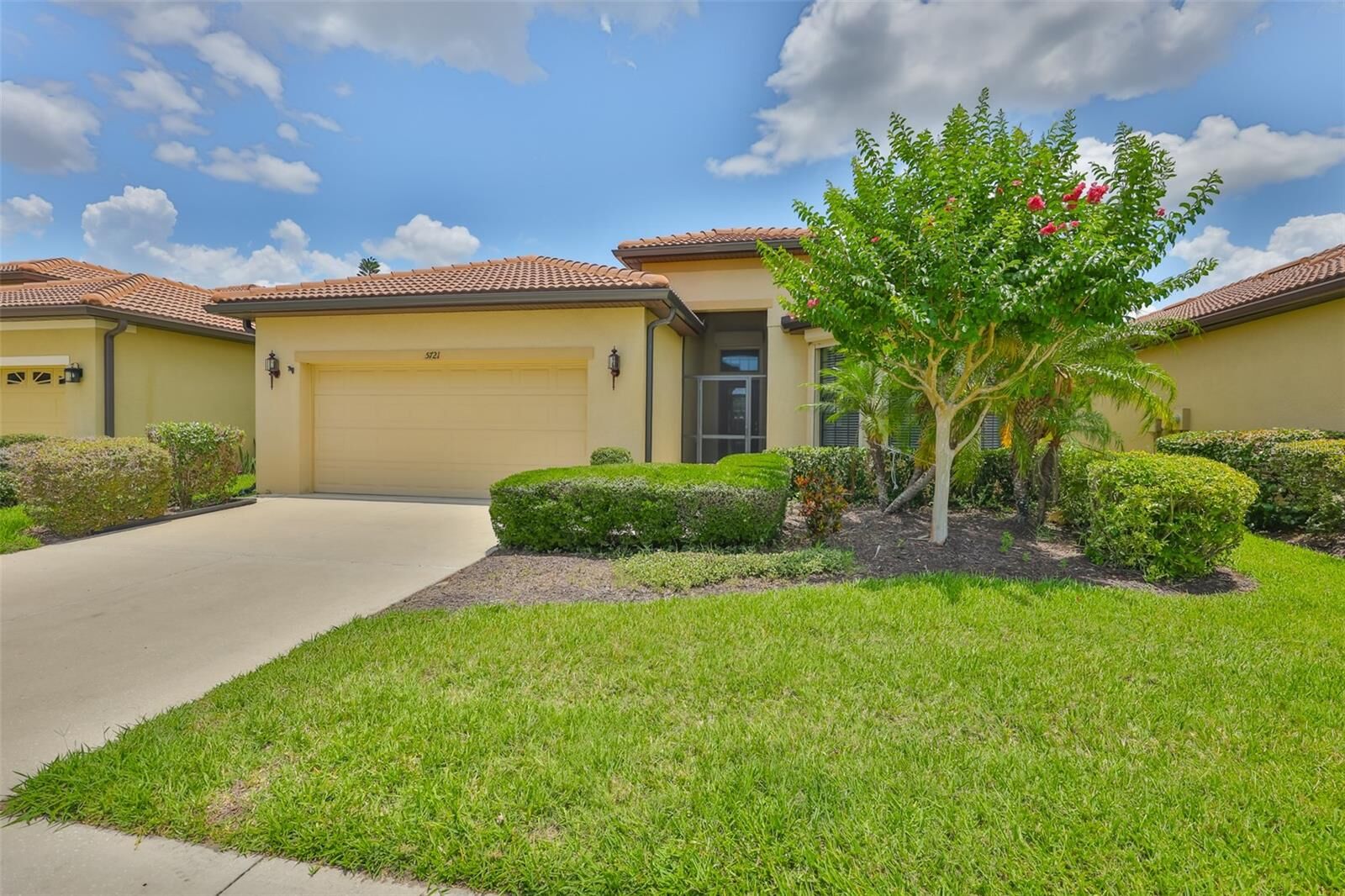 Property Photo:  5721 Sunset Falls Drive  FL 33572 