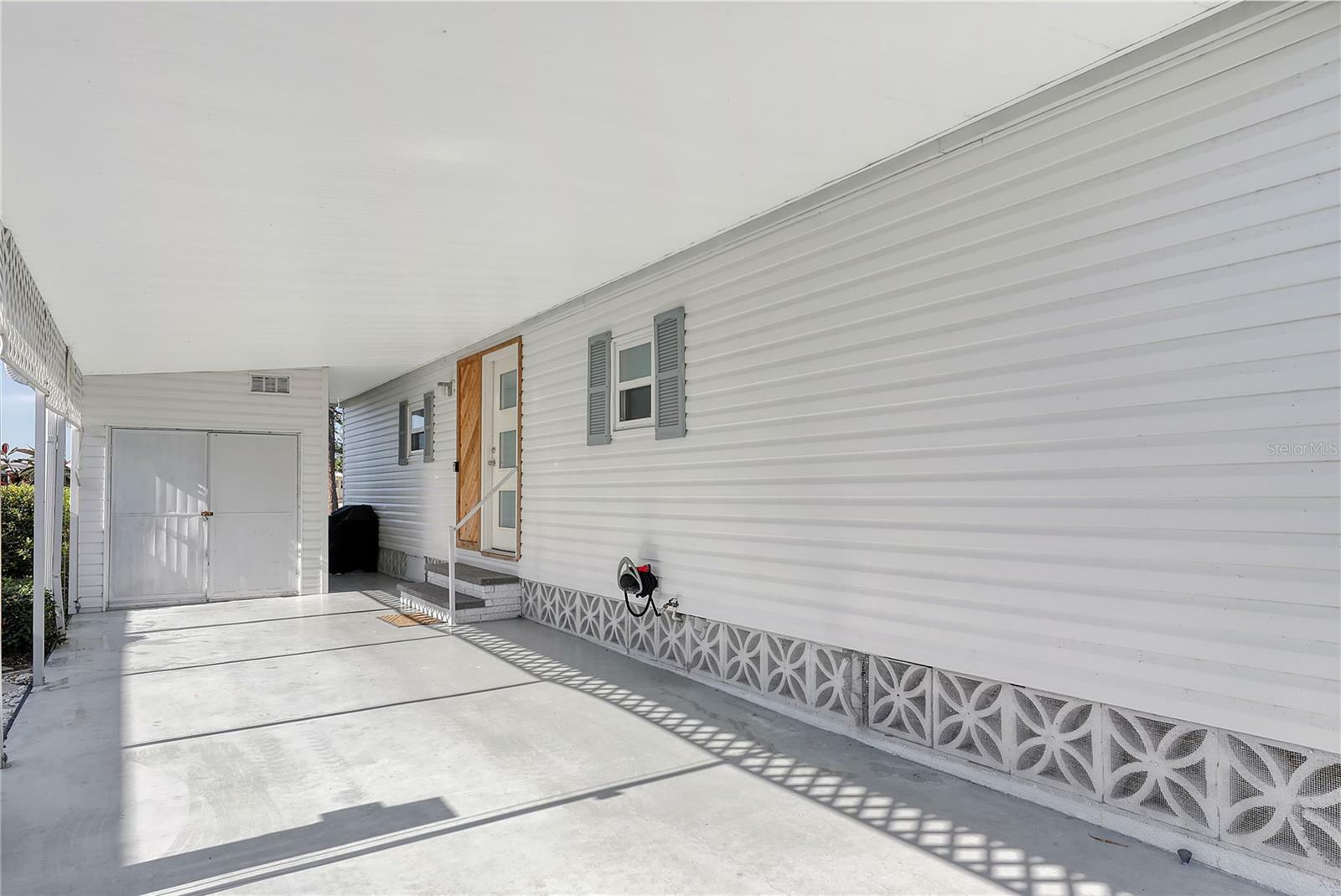 Property Photo:  13 N Buena Vista Avenue 23  FL 34223 