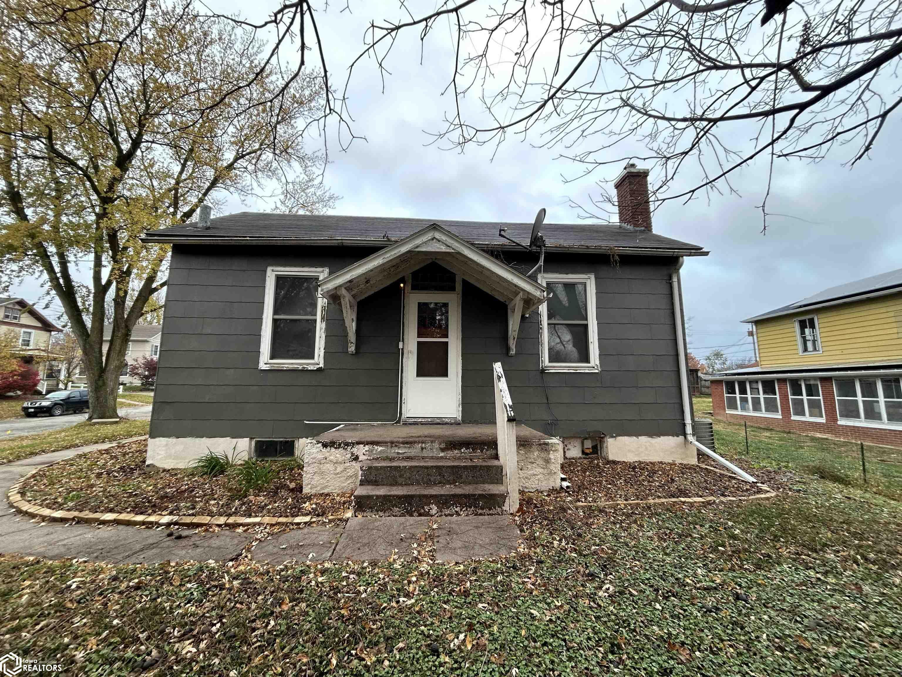 Property Photo:  103 N Garfield Avenue  IA 52601 