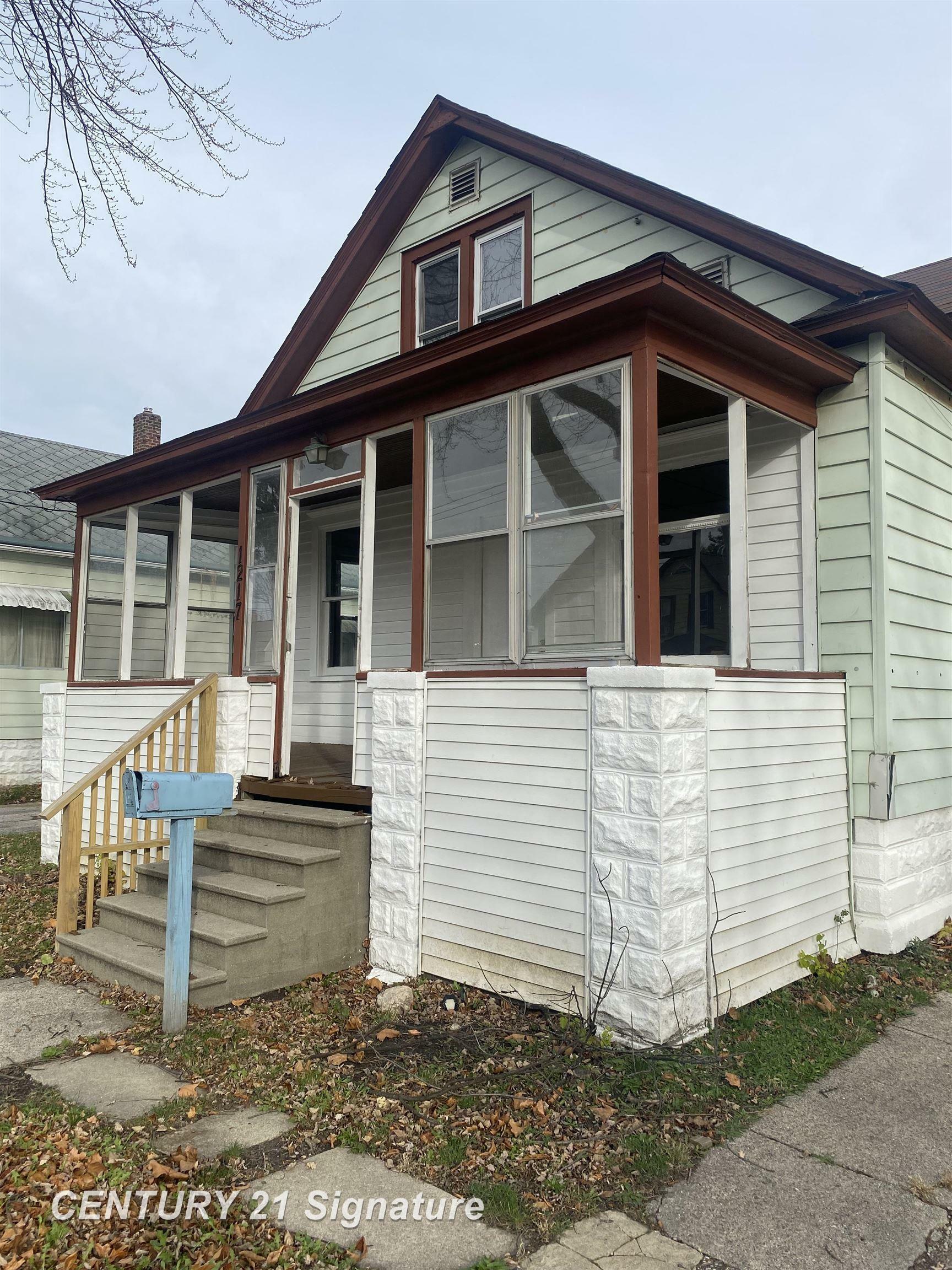 Property Photo:  1217 S Vanburen Street  MI 48708 