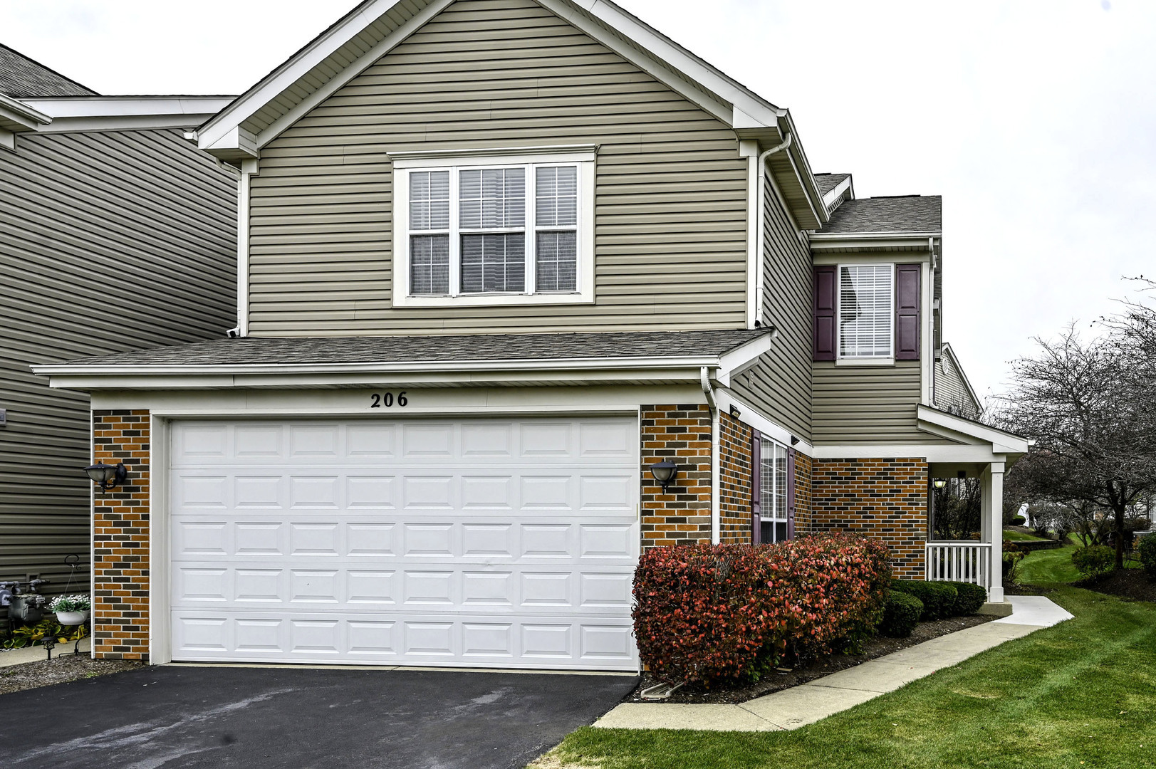 Property Photo:  206 Madison Drive 206  IL 60107 