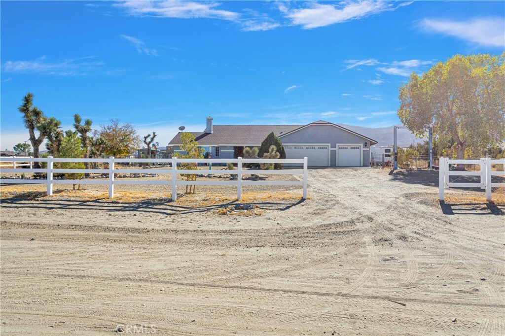 Property Photo:  411 Calaveras Road  CA 92372 