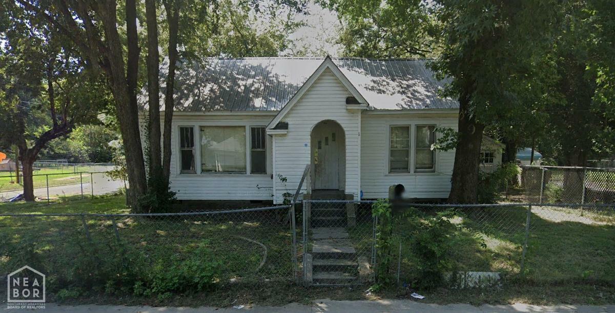 Property Photo:  1001 W Huntington Avenue  AR 72401 