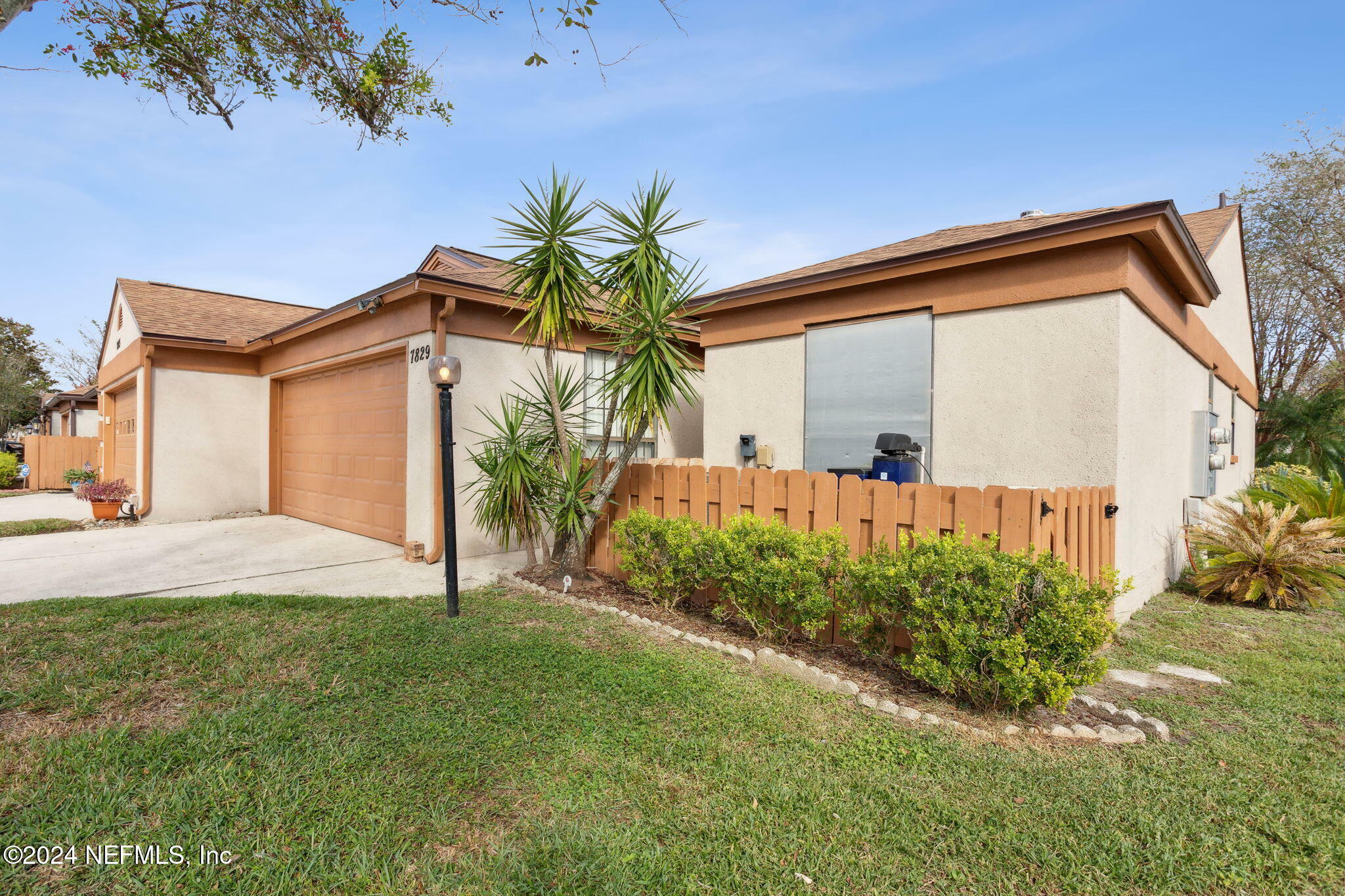 Property Photo:  7829 Fawn Brook Circle W  FL 32256 