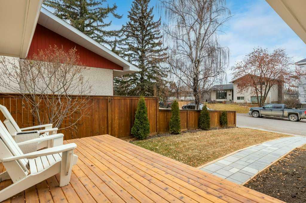 Property Photo:  4711 29 Avenue SW  AB T3E 0S8 