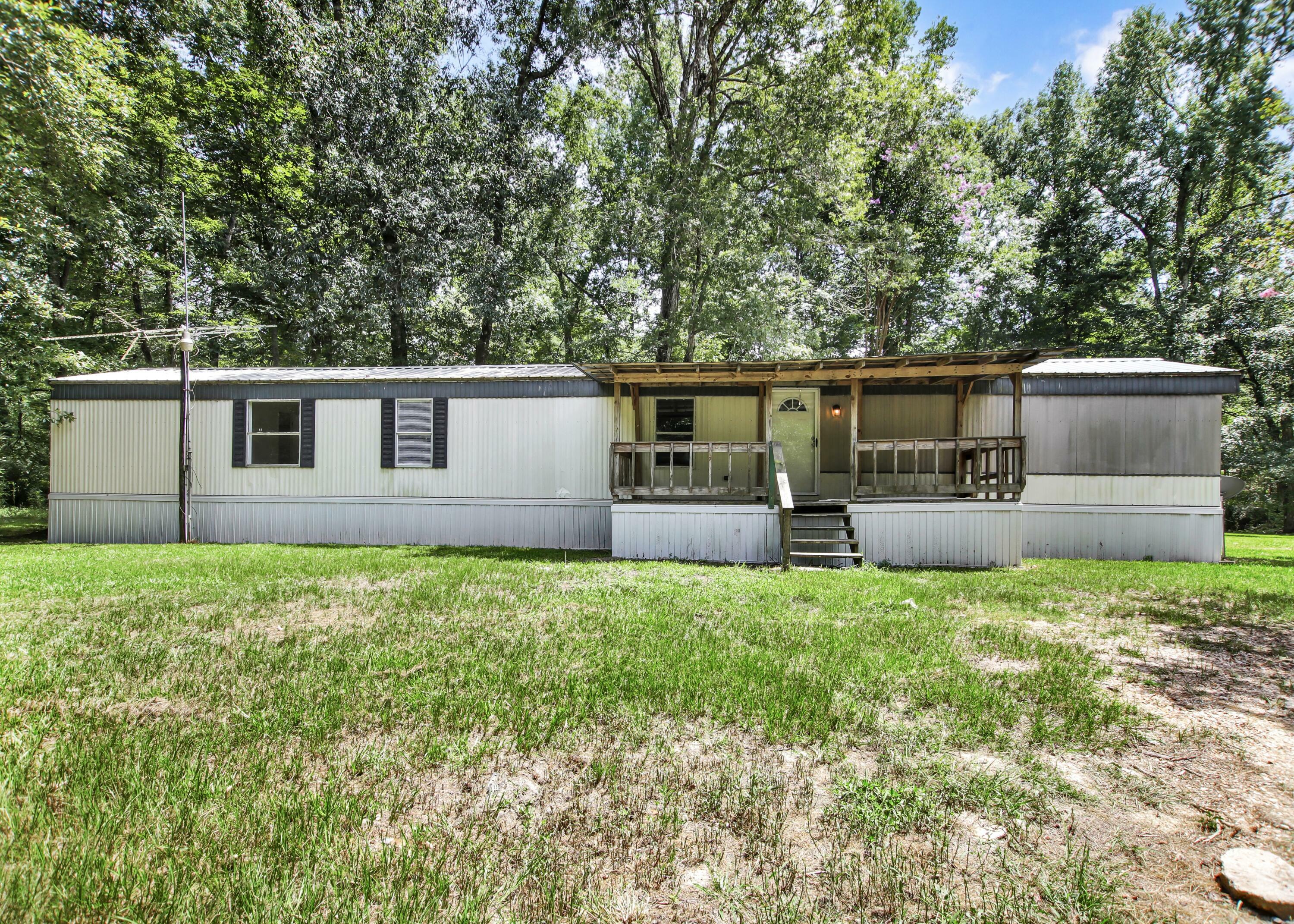 Property Photo:  129 Lynn Dr  LA 71446 