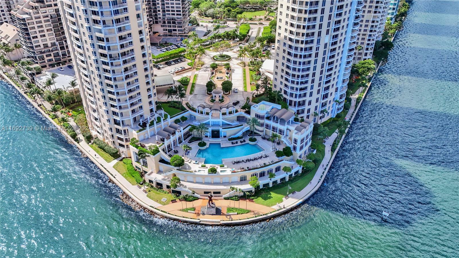 Property Photo:  848 Brickell Key Dr 2806  FL 33131 