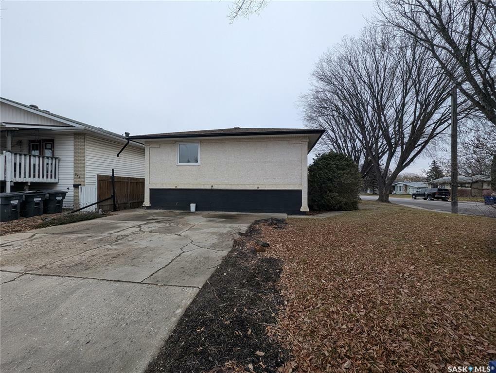 Property Photo:  2616 20th Street W  SK S7M 1B6 