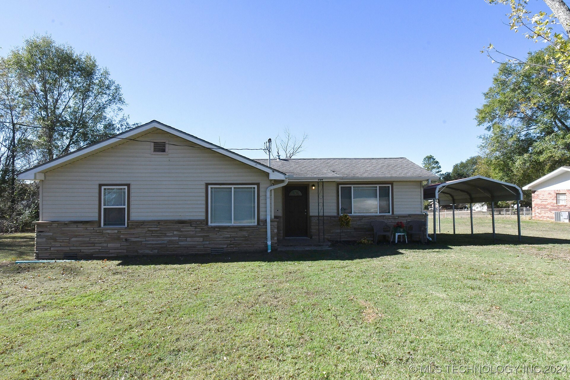 Property Photo:  709 Benton Line Road  OK 74962 