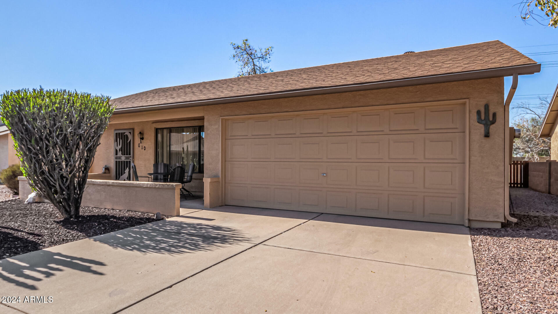 Property Photo: 610 S 76th Place AZ 85208