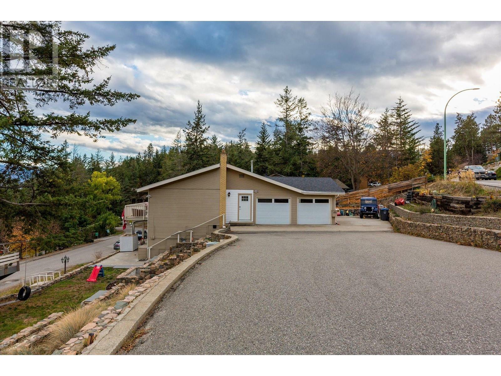 1572 Parkinson Road  West Kelowna BC V1Z 2X2 photo