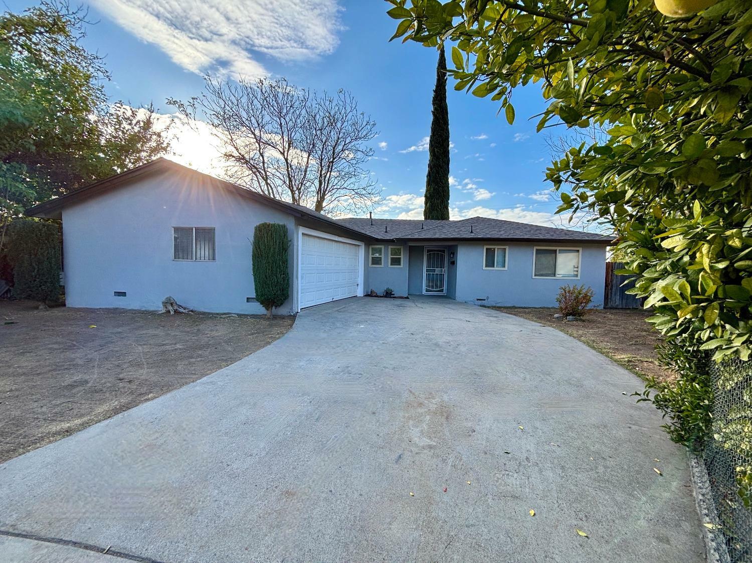 Property Photo:  1563 N Barton Avenue  CA 93703 