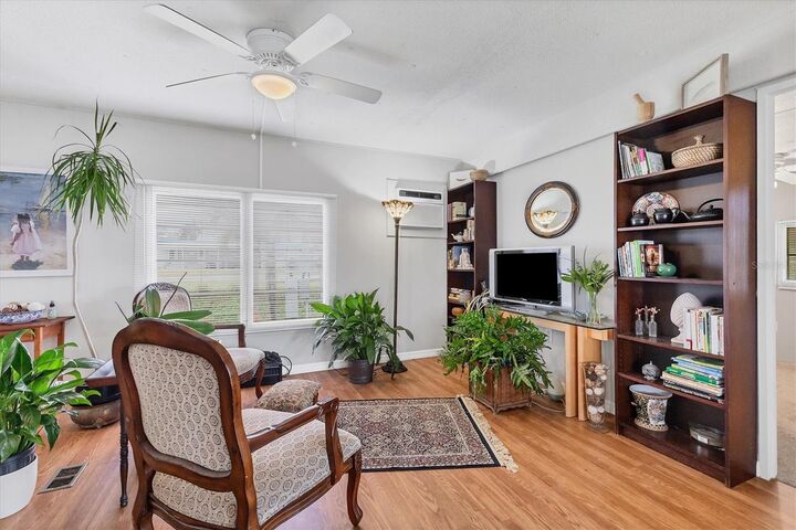 Property Photo: 4906 1st A Street E FL 34203