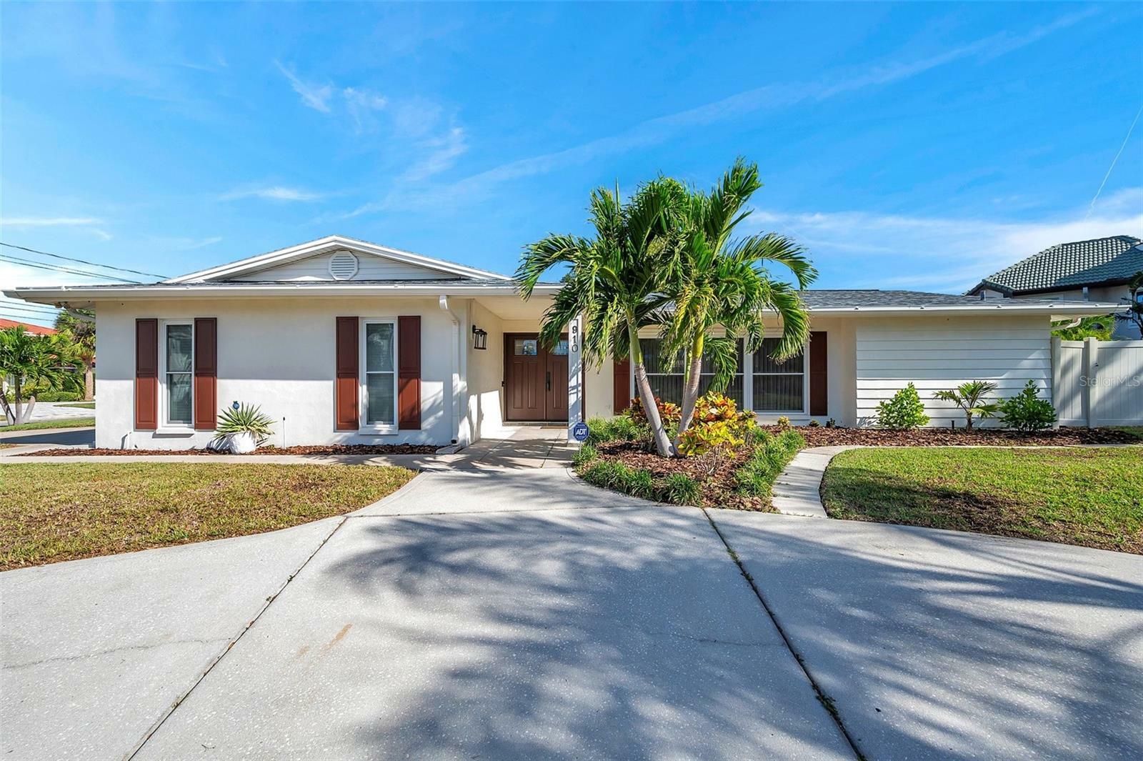 Property Photo: 910 Oakwood Drive FL 33770