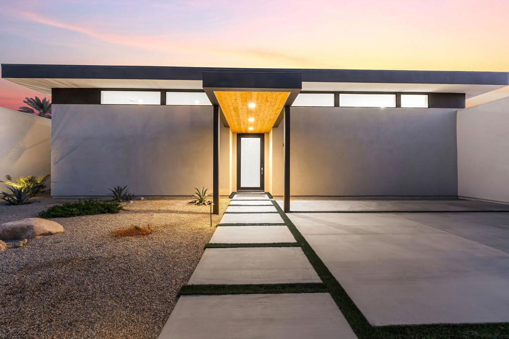 Property Photo: 80933 Kiwi Court CA 92253