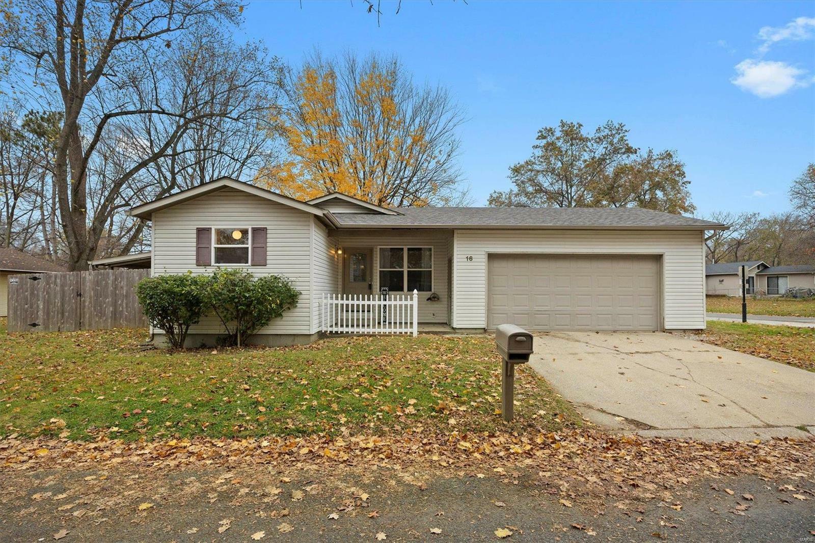 16 Saddlewood Lane  Glen Carbon IL 62034 photo