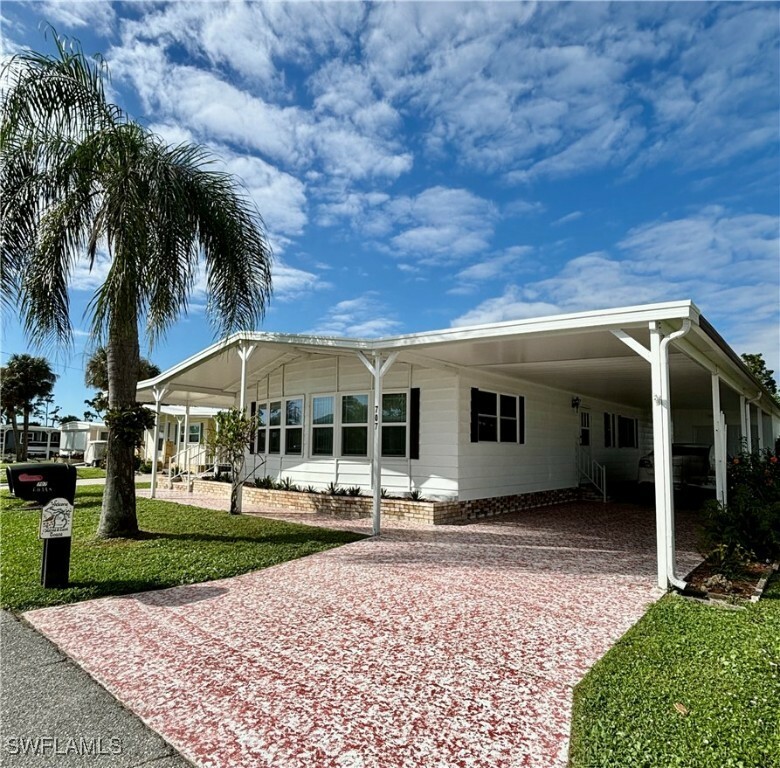 Property Photo:  707 Palm Frond Court  FL 33917 