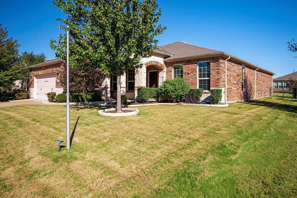 Property Photo:  6812 Kenway Drive  TX 75036 