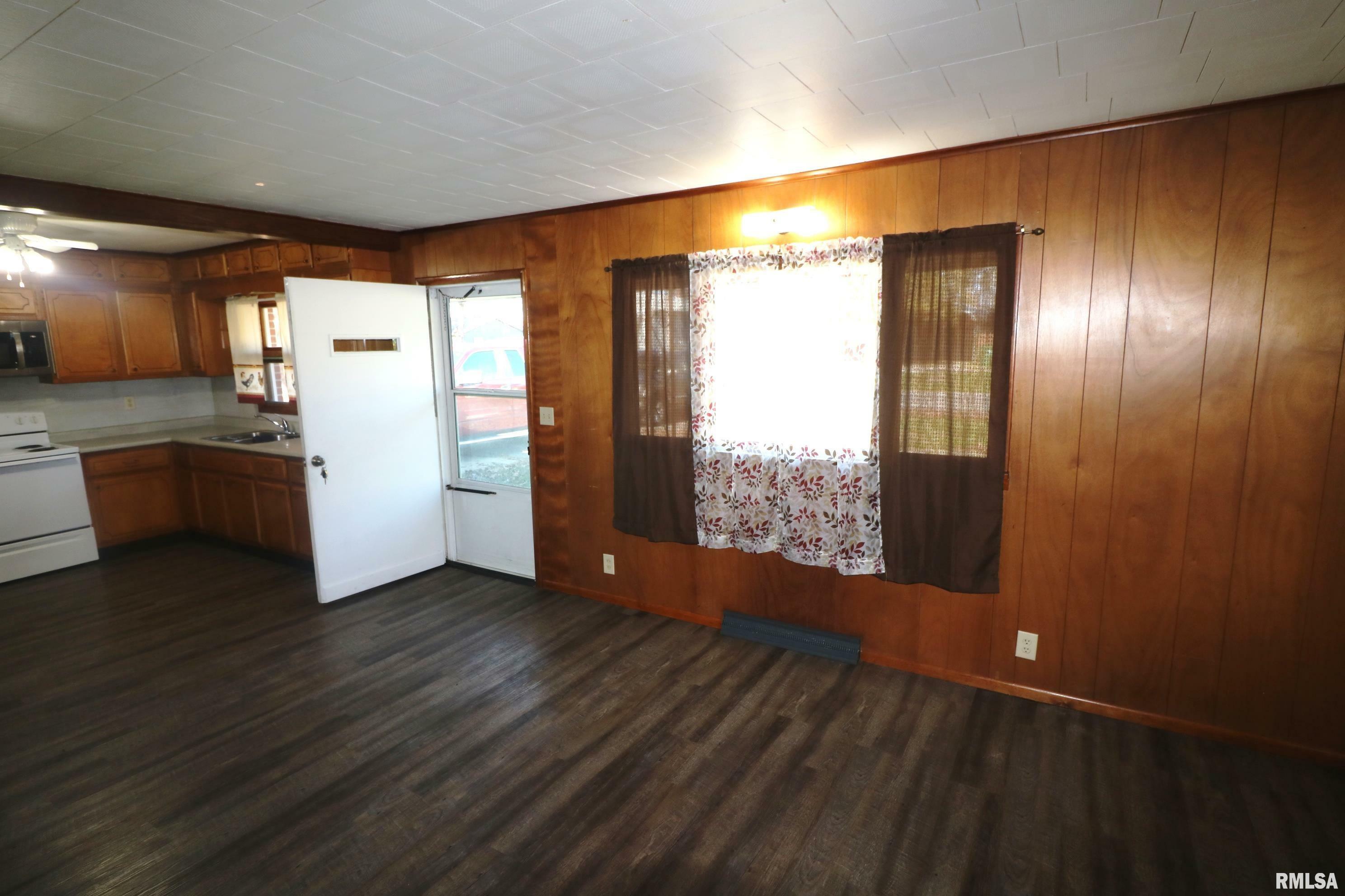Property Photo: 509 E Board Street IL 62932