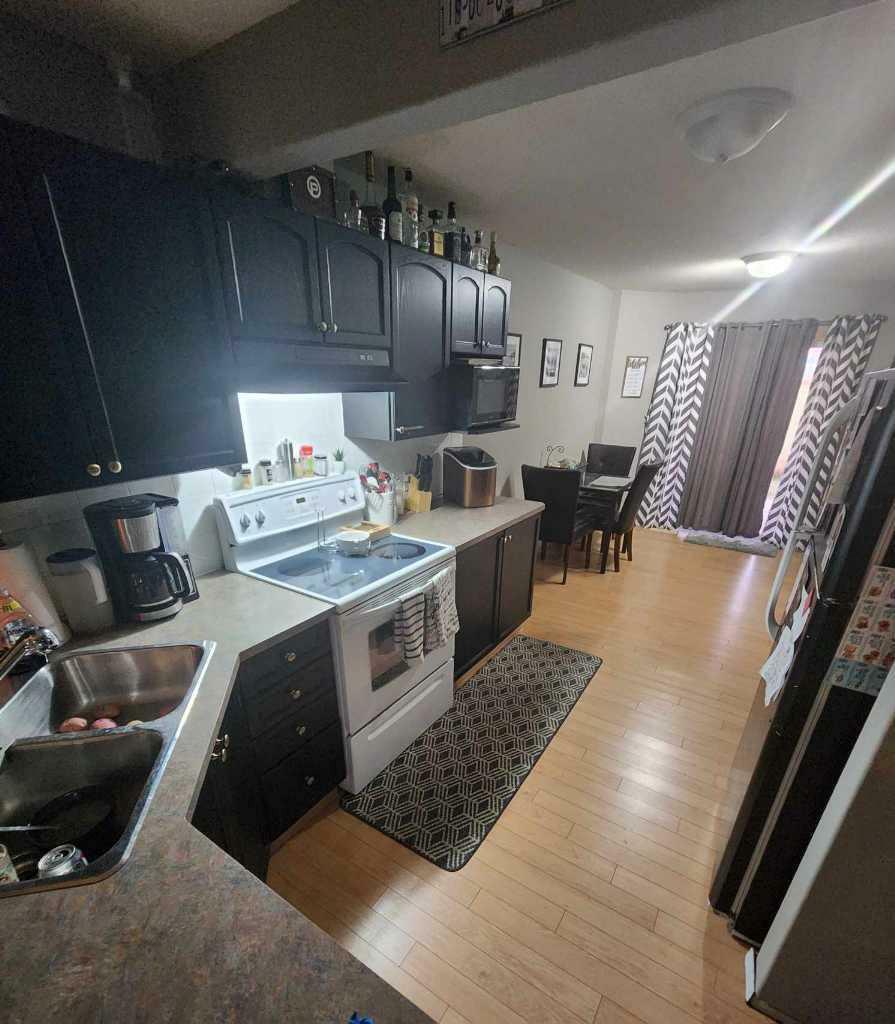 Property Photo:  1201 Eagleview Place NW  AB T1V 1Y8 