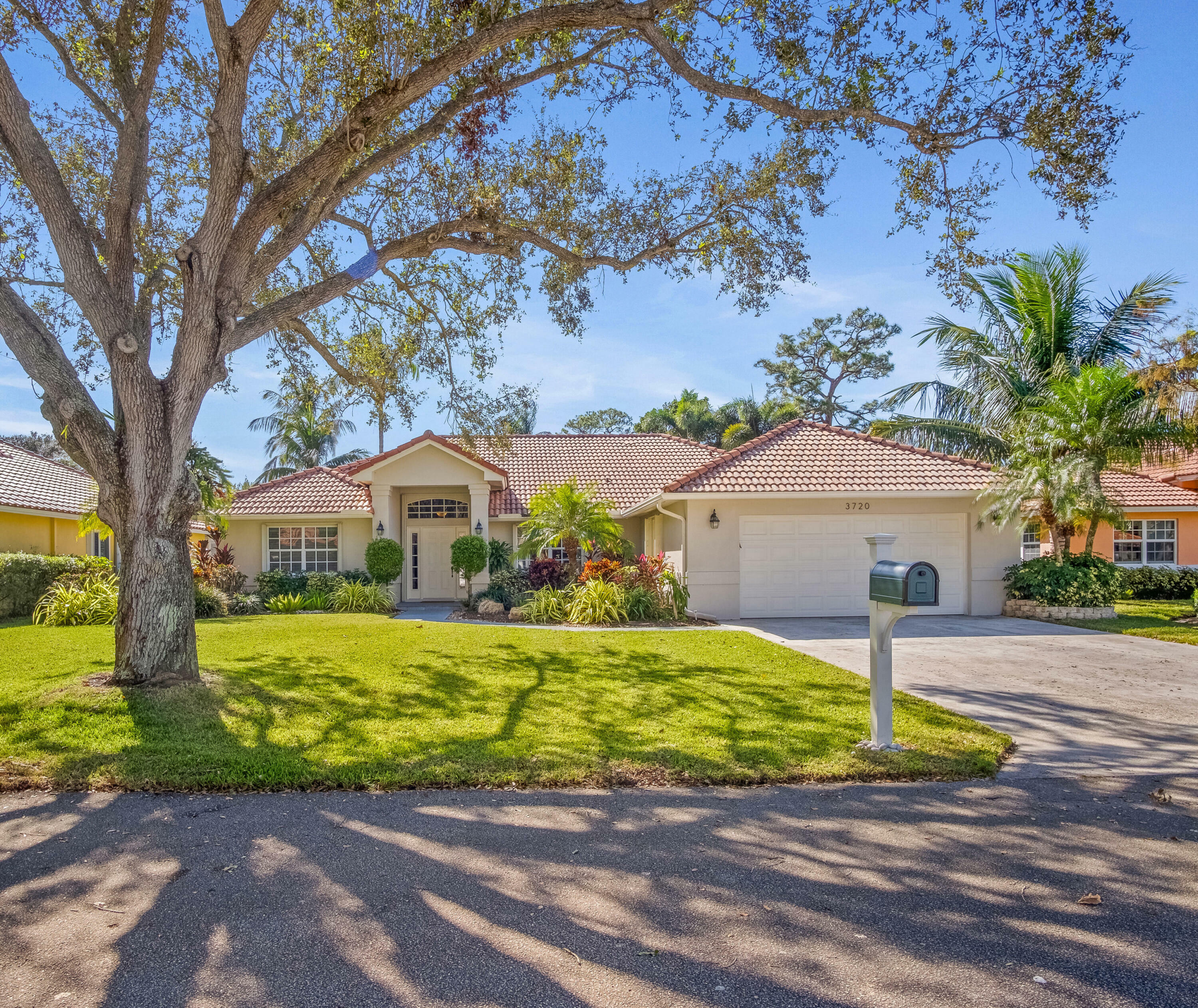 Property Photo:  3720 Beachwood Drive  FL 33445 