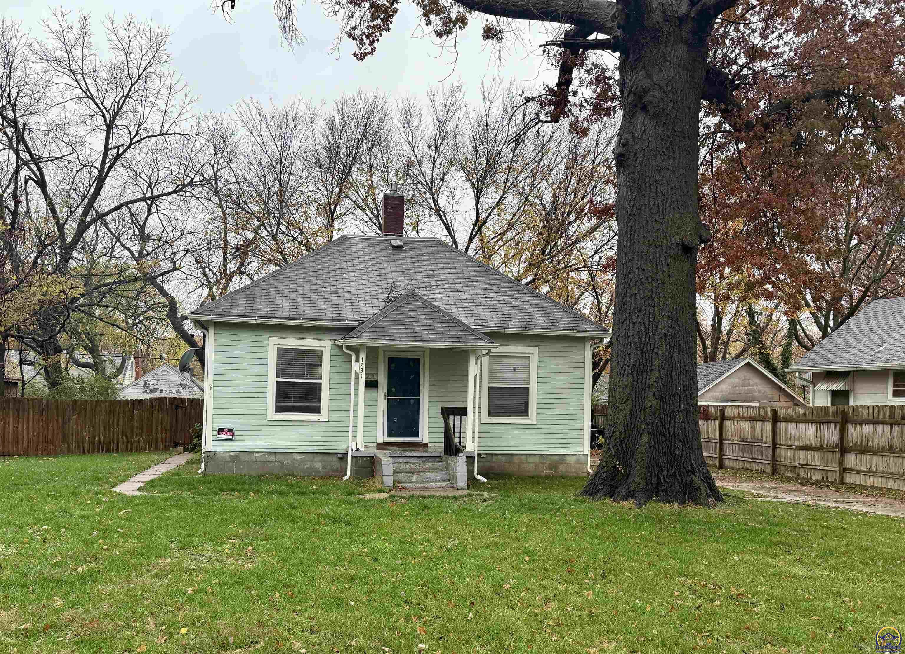 Property Photo:  1231 SW Randolph Ave  KS 66604 