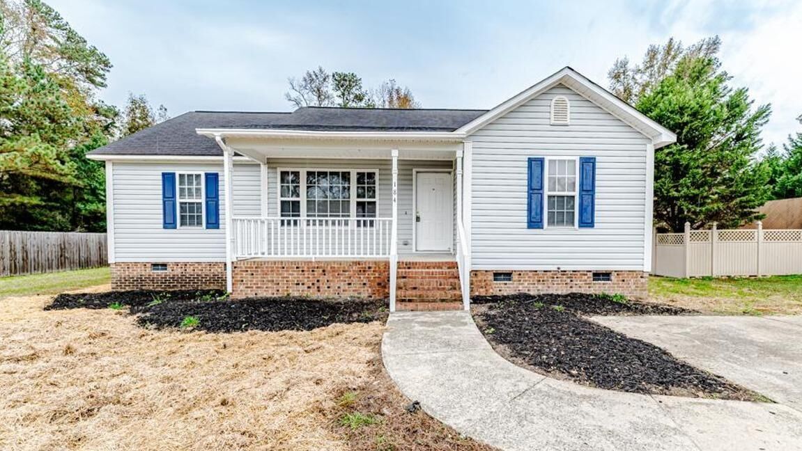 Property Photo:  184 Hunters Way  NC 27501 