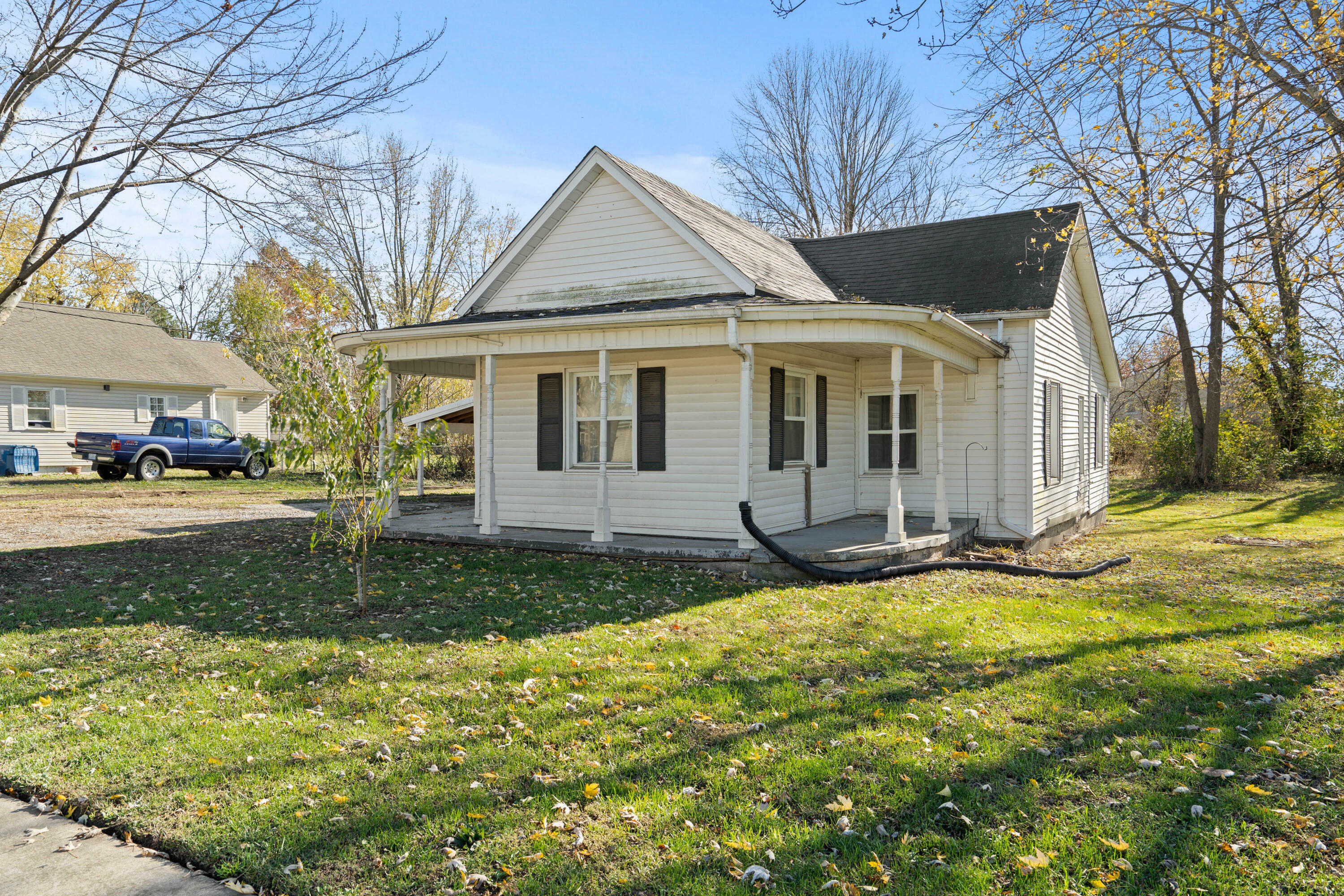 Property Photo:  304 Ash St  MO 65010 