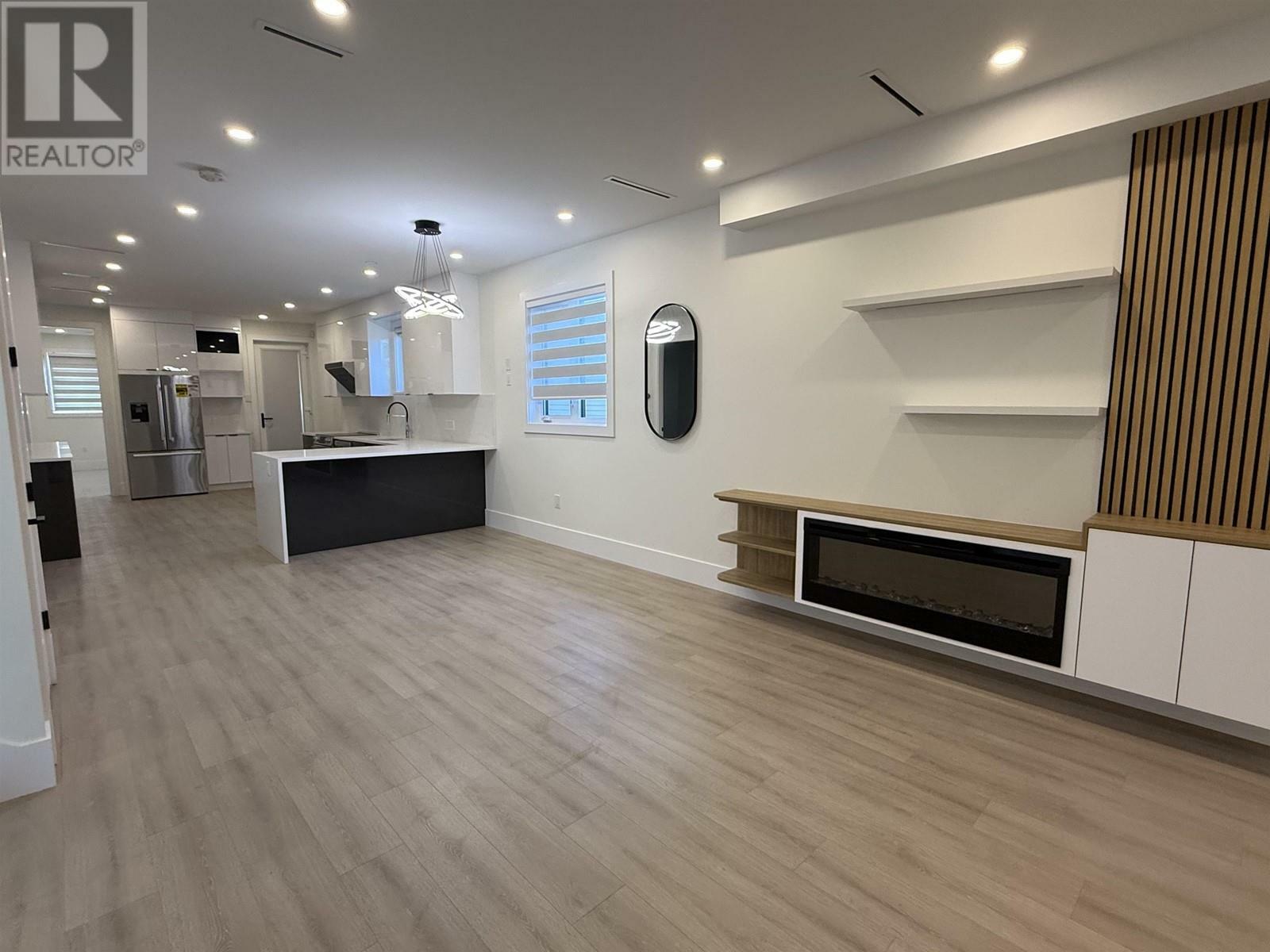 Property Photo:  4212 Macdonald Avenue 2  BC V5M 2K2 