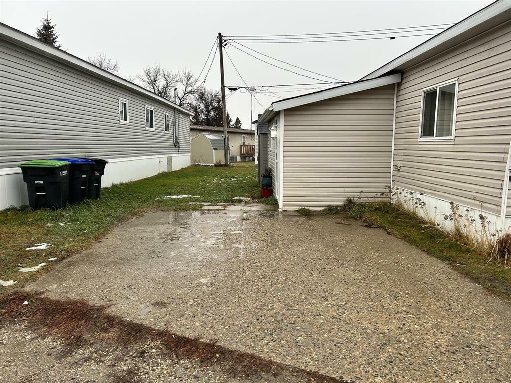 Property Photo:  28 Whiteswan Mobile Home Court  MB R7C 0A2 