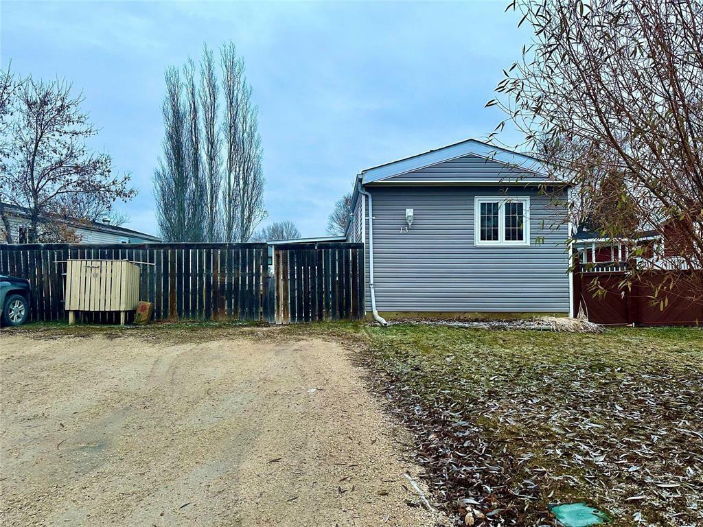 Property Photo:  13 Bagshaw Crescent  MB R9A 1S6 