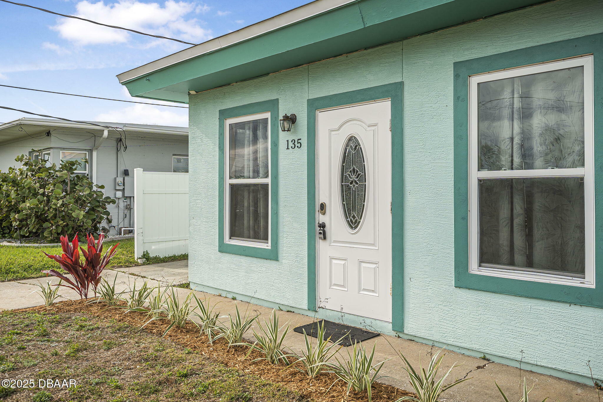 Property Photo: 135 Park Avenue FL 32118
