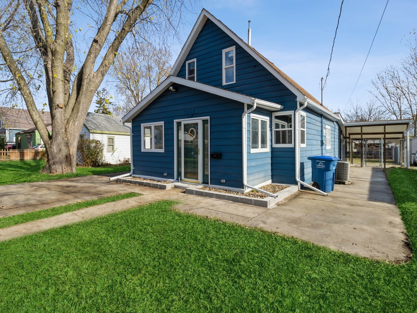 Property Photo:  1633 E 23rd Street  IA 50317 