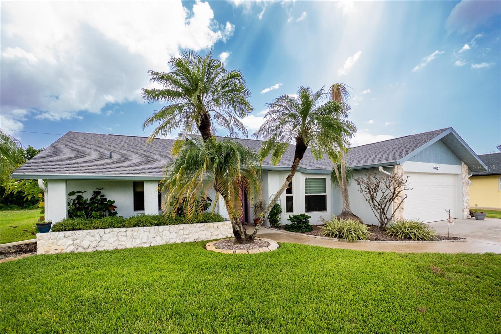 Property Photo:  10127 Peach Avenue  FL 34224 