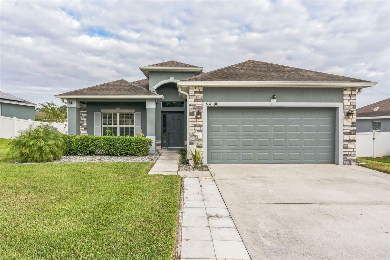 Property Photo:  631 Highland Meadows Street  FL 33837 