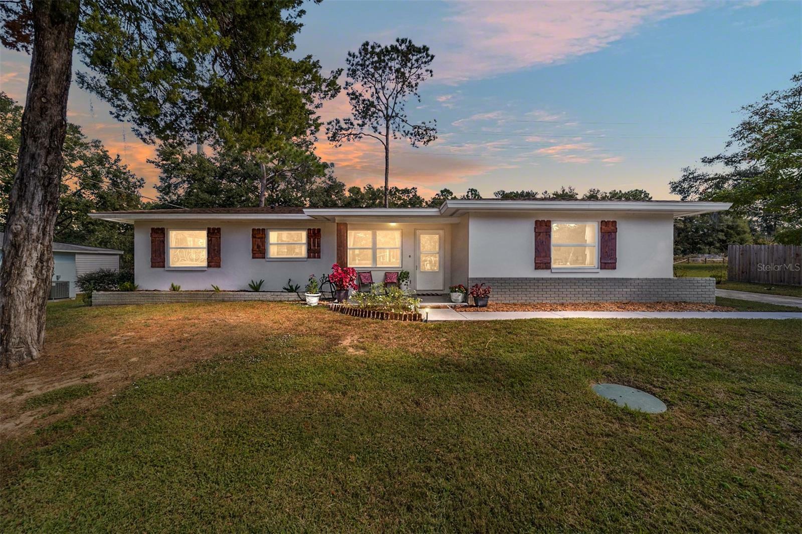 Property Photo:  445 N Rooks Avenue  FL 34453 