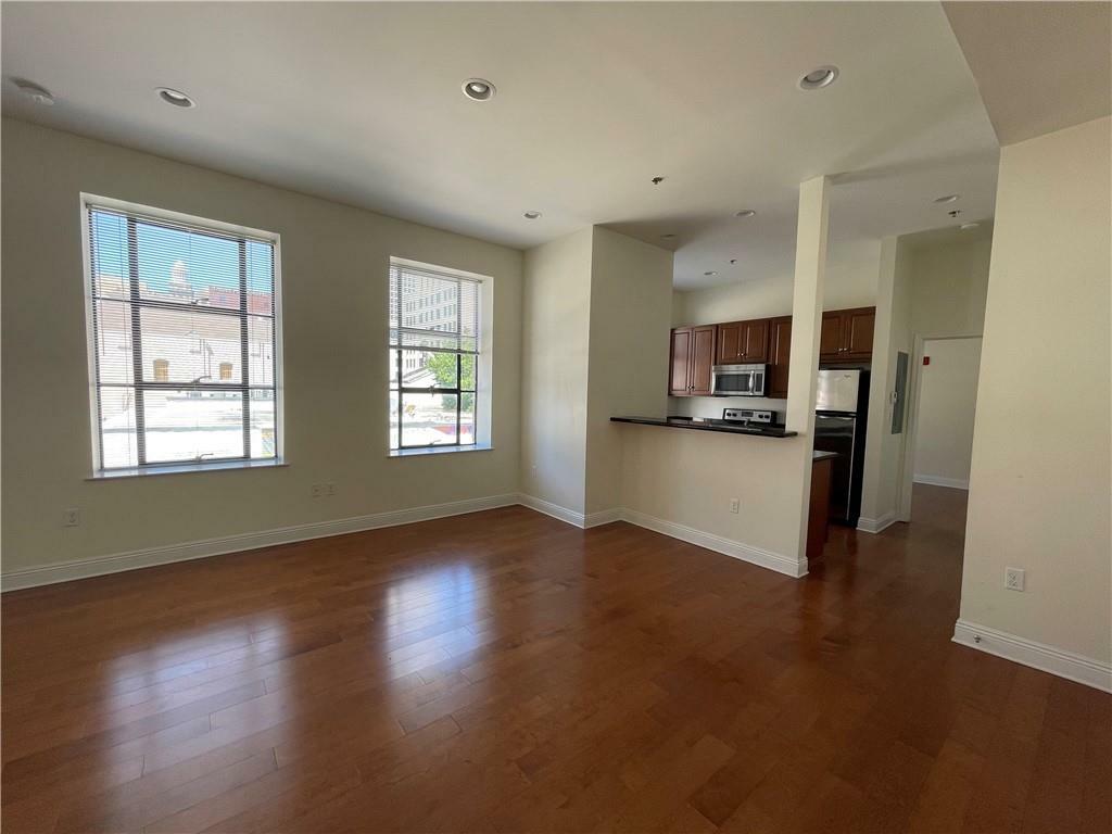 Property Photo:  703 Carondelet Street 402  LA 70113 