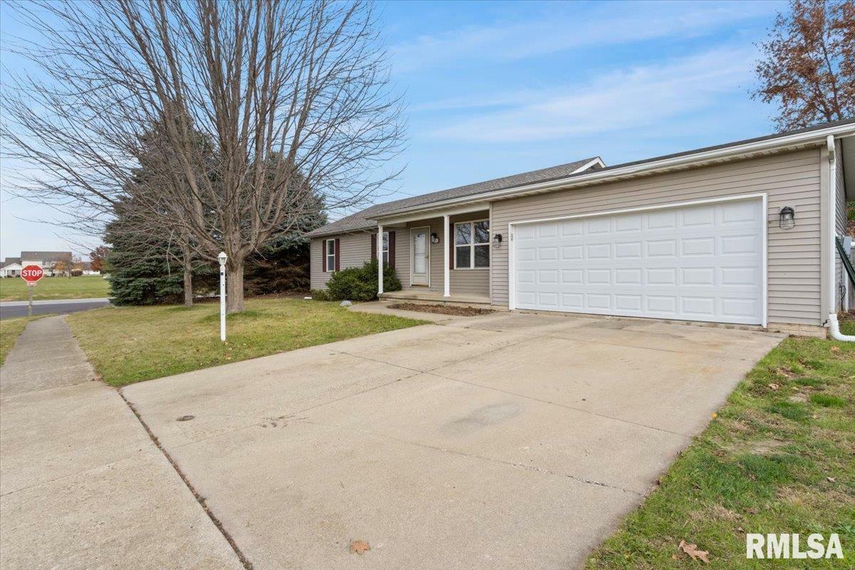 Property Photo:  1410 White Horse Trail  IL 61548 