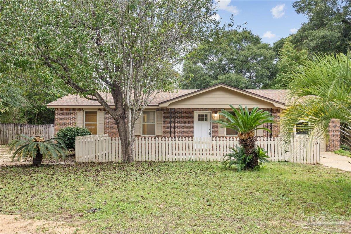 Property Photo:  6246 Glenwood Dr  FL 32583 