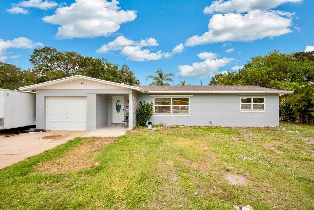 Property Photo:  1016 Hispana Avenue  FL 34982 