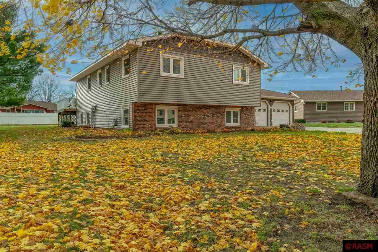 Property Photo:  808 Circle Drive  MN 56097 