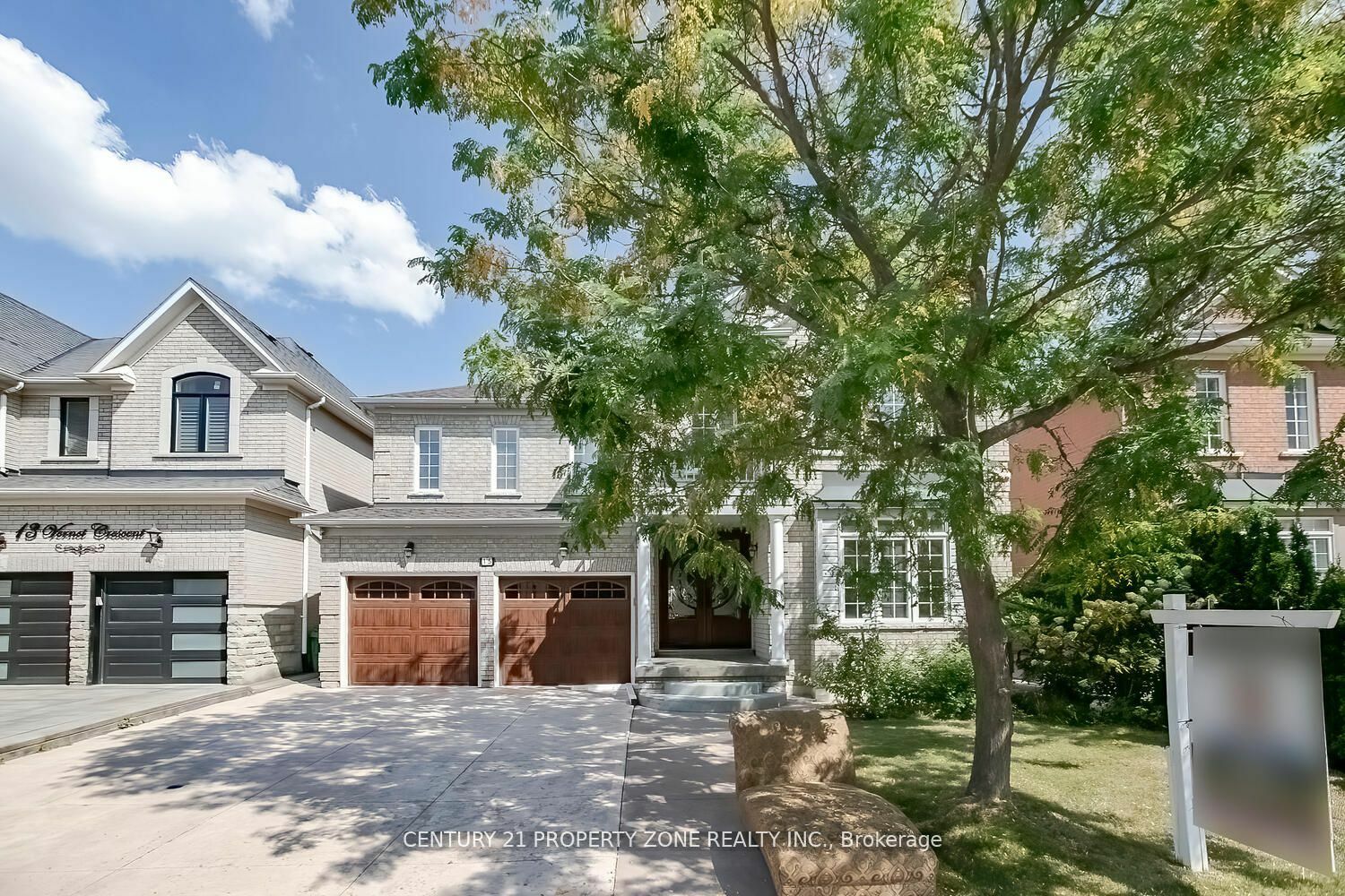 15 Vernet Cres  Brampton ON L6P 1Z5 photo