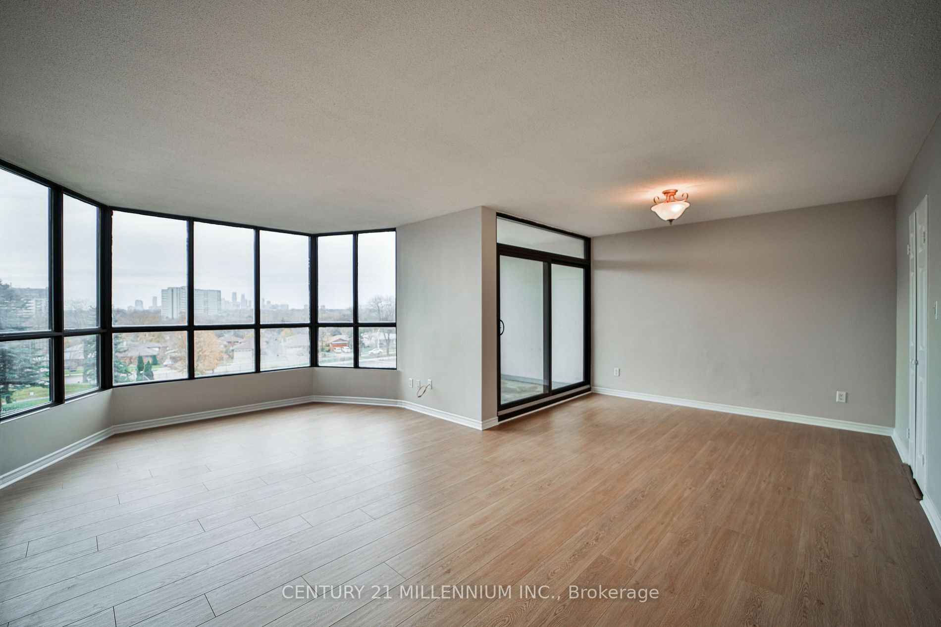 Photo de la propriété:  1333 Bloor St 506  ON L4Y 3T6 