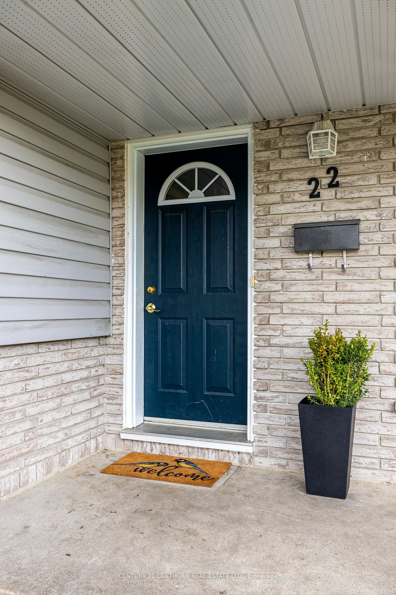 Property Photo:  22 Shoniker Ave  ON K8V 2B5 