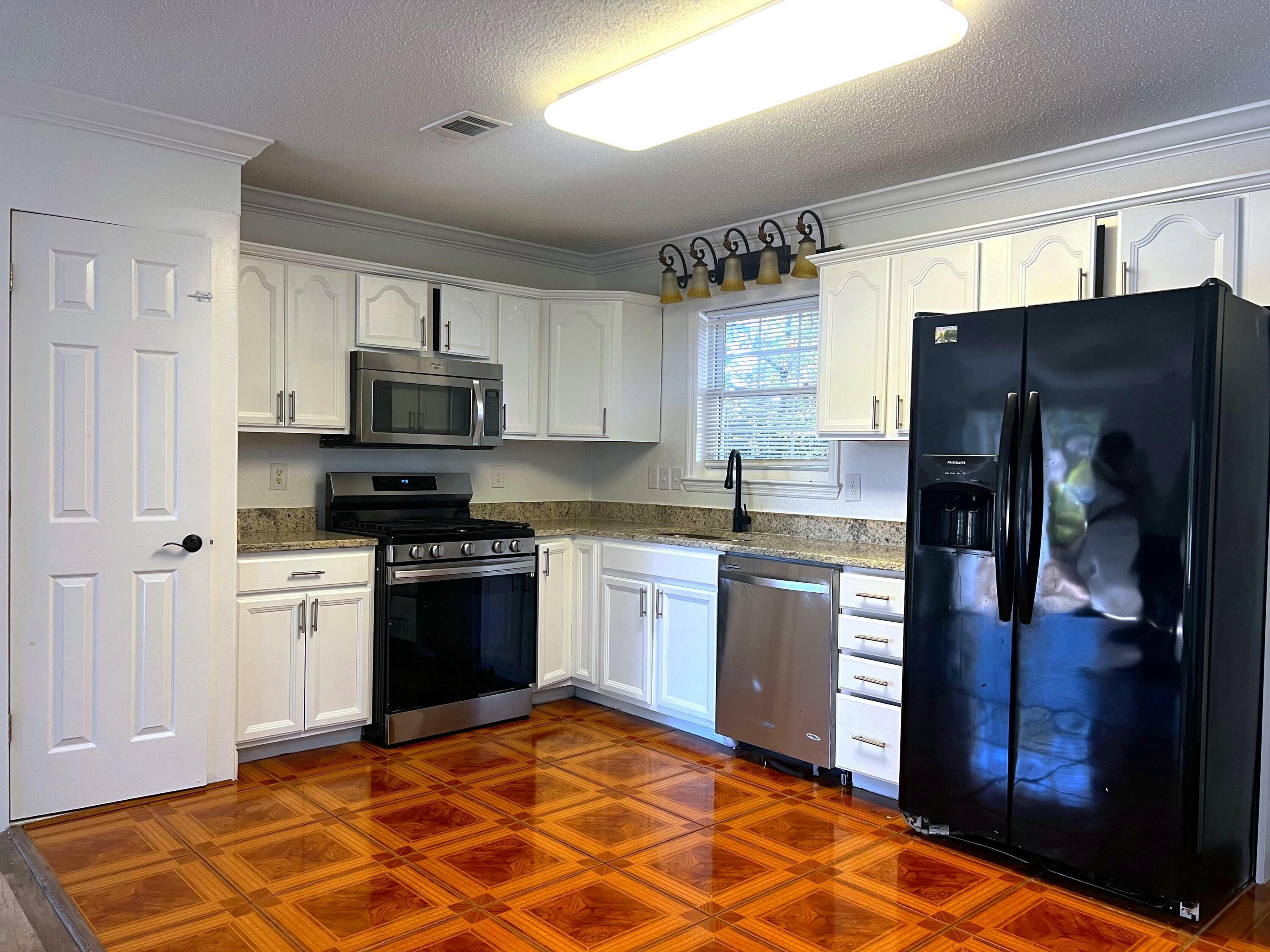 Property Photo:  319 Jones Rd, Road  FL 32536 